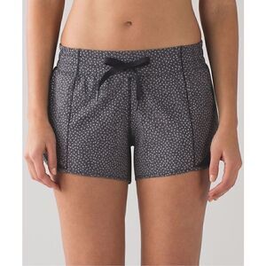 Rare Lululemon Hotty Hot Short Long (Reflective) (4" )